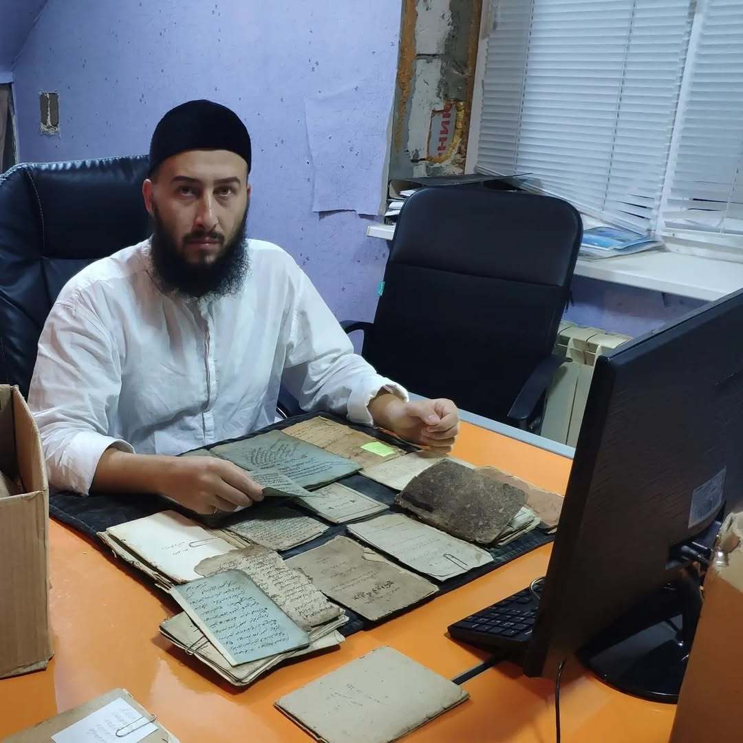 Татарстанская семья Шараевых пригласили Овезова Максата на атрибуцию  ценнейшего собрания старинных книг